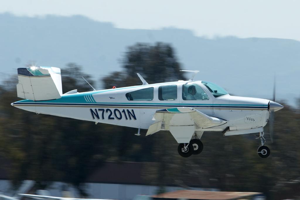 N7201N Bonanza N7201N landing at KPAO